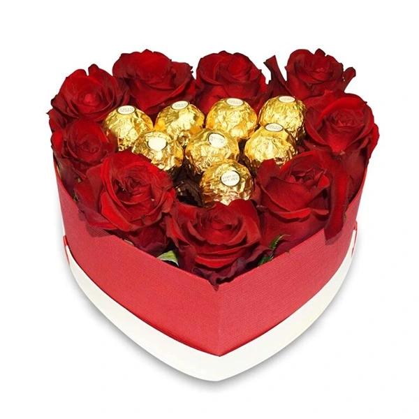 Boite-de-fleurs-Choco-Boite-de-fleurs-Fleuriste-Casablanca-Livraison-Fleurs-Casablanca-Bouquet-de-Fleurs-Pretty-Flowers- Petite Boîte Cœur Fleurs avec 8 Chocolats Ferrero